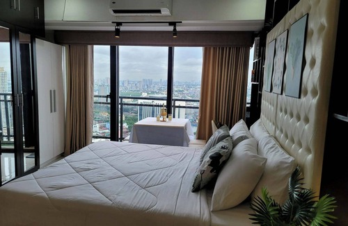 Downtown Condo | STUNNING STUDIO WITH AWESOME BALCONY & 65" TV &KARAOKE