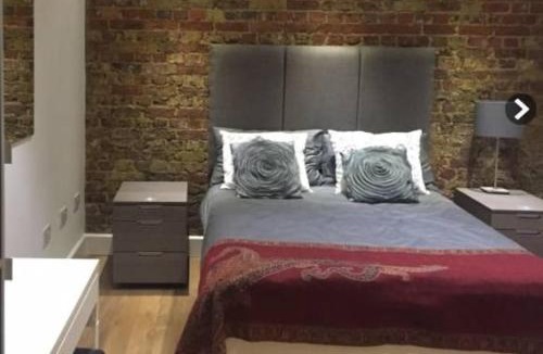 Banstead Apartment | Stunning Studio1, Banstead with free off st parking