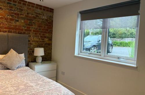 Banstead Apartment | Stunning Studio1, Banstead with free off st parking