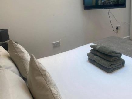 Banstead Apartment | Stunning Studio2, Banstead with free off st parking