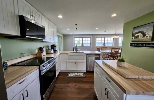 Harpswell House | Stunning Sunrises At This Private Waterfront Retreat