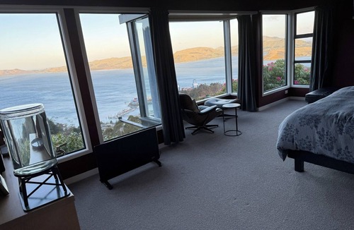 Careys Bay Bed & Breakfast | Stunning sunrises over Taiaroa Head