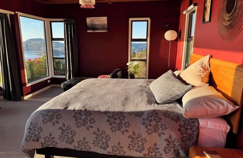Careys Bay Bed & Breakfast | Stunning sunrises over Taiaroa Head