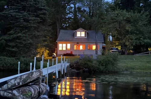 St. Helen Cottage | Stunning Sunsets. Dock. Huge deck/stamped patio w outdoor fire pit. Sandy Shore.