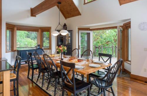 Eastsound House | Stunning Sunsets, Luxe Lodging, Sauna and Spa
