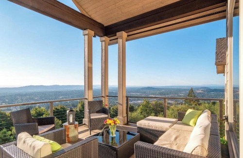 Happy Valley House | Stunning, uninterrupted and panoramic view of downtown Portland Metro area.
