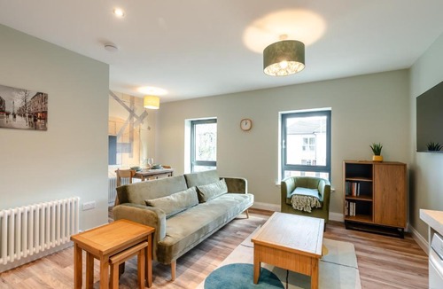 Ellemford Apartment | Stunning upper villa stay in the City!