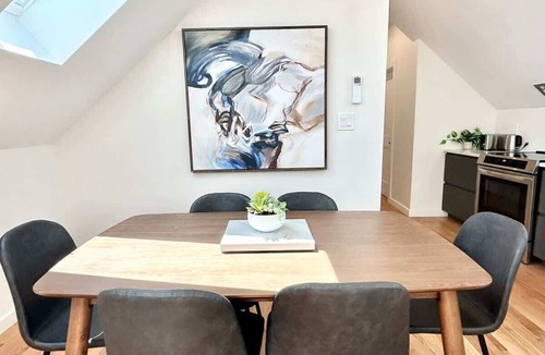 Arlington Apartment | Stunning Urban Haven