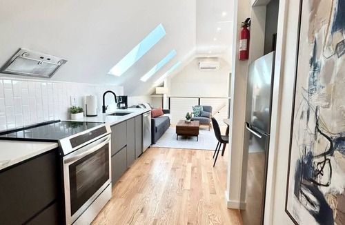 Arlington Apartment | Stunning Urban Haven