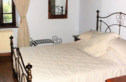 Caprese Michelangelo Villa | Stunning Villa with Private Pool In Beautiful Location, sleeps up to 8 people