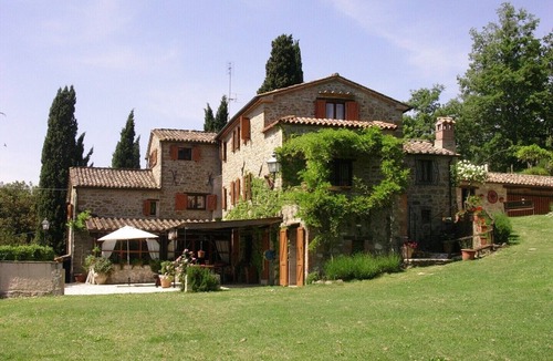 Bivio Lugnano Villa | Stunning Villa, Private Swimming Pool, Breathtaking Views, BBQ, AC, Sleeps 10
