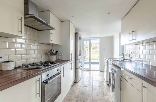 Windsor House | Stunning Victorian Cottage in Windsor By Tempstay