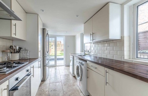 Windsor House | Stunning Victorian Cottage in Windsor By Tempstay
