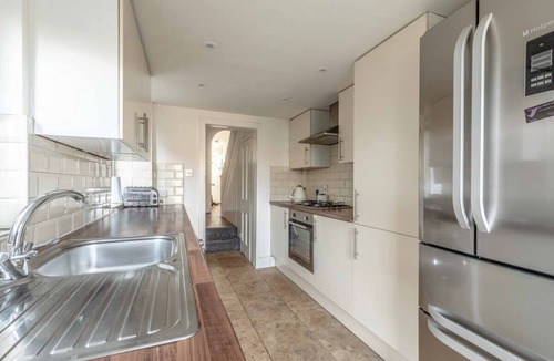 Windsor House | Stunning Victorian Cottage in Windsor By Tempstay