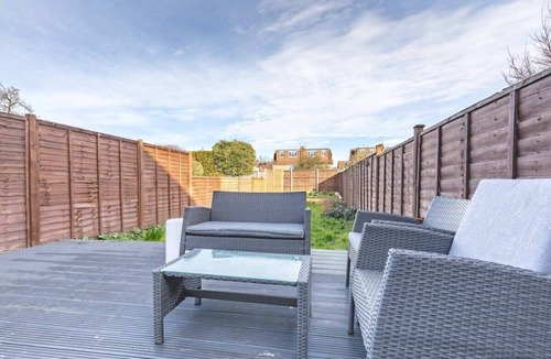 Windsor House | Stunning Victorian Cottage in Windsor By Tempstay
