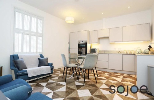 Lowestoft Apartment | Stunning Victorian pub conversion apartment