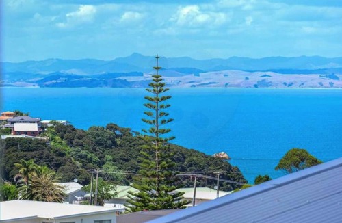 Merita House | Stunning views of the bay - 2 min to the beach!