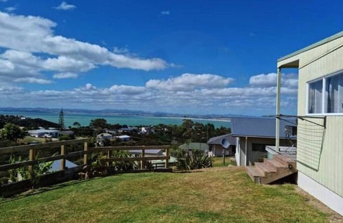 Merita House | Stunning views of the bay - 2 min to the beach!