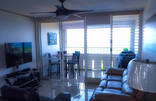 Vilomar Apartment | Stunning view! Beachfront apartment in Playa Azul 1 with cable & Wifi