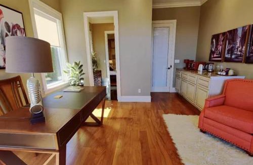 West Vancouver House | Stunning view in elegant 1 bedroom suite