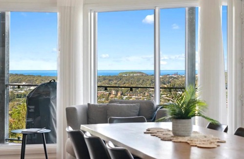 Coffs Harbour House | Stunning Views and Relaxing Coastal Getaway