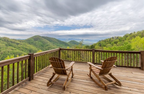 Franklin Cabin | Stunning Views and Hot Tub, at Beary Cozy Cabin