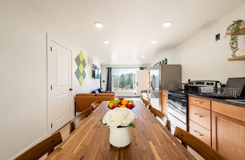 Glendale House | Stunning Views Between Zion & Bryce | EV Charger | Stargazing Nights