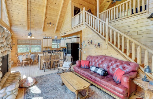 Unaka Cabin | Stunning Views, Deck & Game Room: Warne Mtn Escape