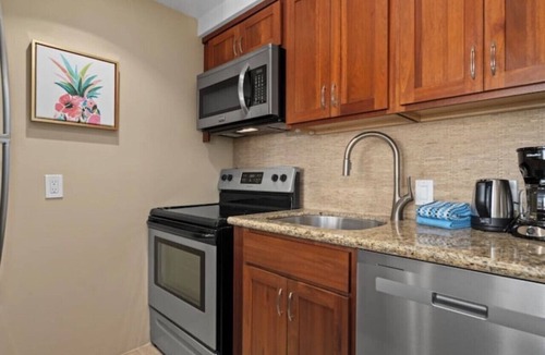 Historic Lahaina Front Street Condo | Stunning Views from 5th-Floor Oceanfront Retreat