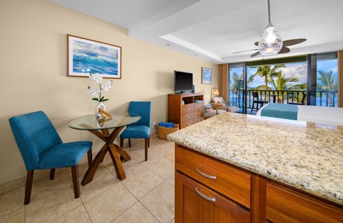 Historic Lahaina Front Street Condo | Stunning Views from 5th-Floor Oceanfront Retreat