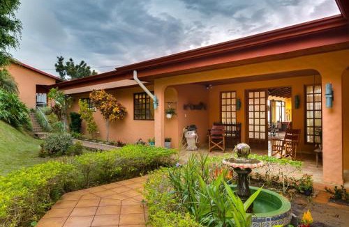 San Isidro House | Stunning Views from Coffee Country Villa - 25 min to SJO