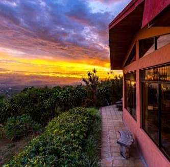 San Isidro House | Stunning Views from Coffee Country Villa - 25 min to SJO