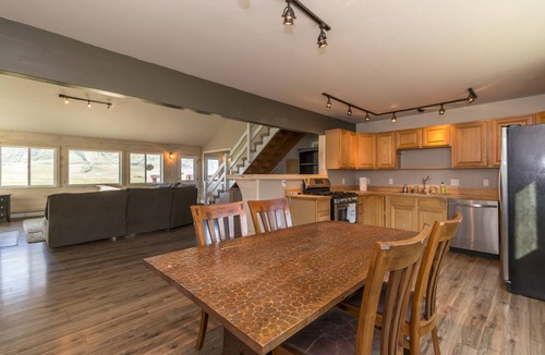 Crested Butte House | Stunning Views + High-Speed WiFi, Perfect for Remote Work, Pet-Friendly Home