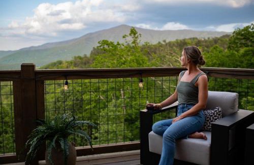 Wears Valley Ski Chalet | Stunning Views! New Cabin with Indoor Pool & Hot Tub