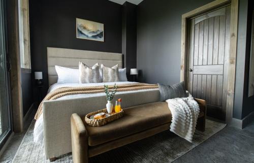 Wears Valley Ski Chalet | Stunning Views! New Cabin with Indoor Pool & Hot Tub