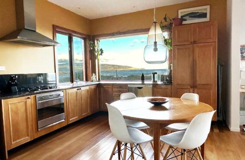 Houghton Bay House | Stunning Views Ocean-front