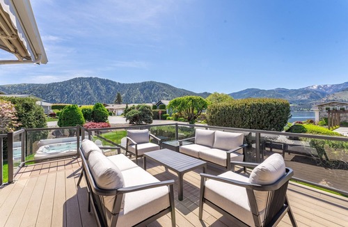 Wapato Point House | Stunning views, private hot tub, walk everywhere