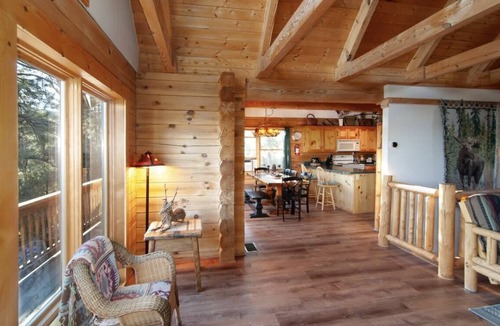 Pine Cabin | Stunning Views & Starry Skies Deck & BBQ