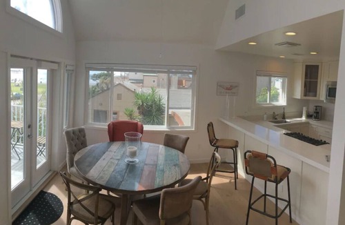 Ocean Beach Cottage | Stunning Views, steps to the Beach! Starfish cottage in Ocean Beach