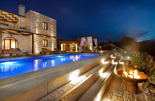 Prines Villa | Stunning Views Stone Villa | Stoneville