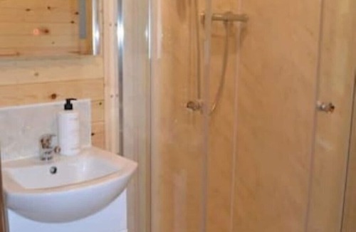 Horton in Ribblesdale Cabin | Stunning views Yorkshire Dales 3 Peaks | 10miles from Settle | The Warren Lodge