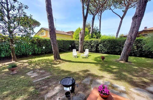 Ronchi House | Stunning villa for 7 people with WIFI, TV and pets allowed, close to Forte Dei Marmi