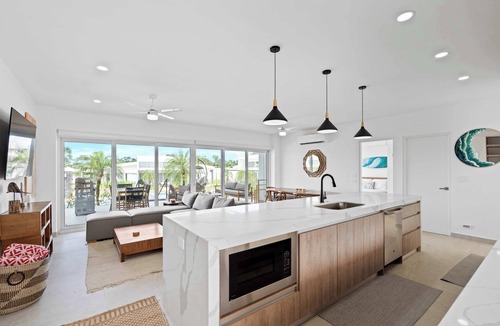 Avellanas Beach Villa | Stunning Villa with Rooftop Deck | Pool | Jacuzzi