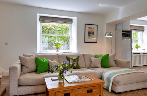 Ripon House | Stunning villa for 2 guests with WIFI, balcony and pets allowed