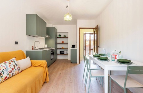 Sinio House | Stunning villa for 4 guests with WIFI, TV and balcony