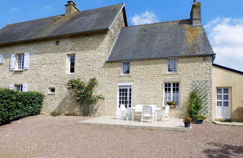 Biniville House | Stunning villa for 7 guests with WIFI, TV, terrace and pets allowed