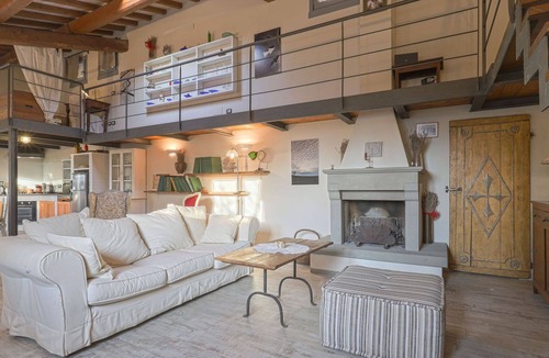 Montevarchi Villa | Stunning villa for 5 people with private pool, WIFI, TV, terrace, pets allowed and panoramic view