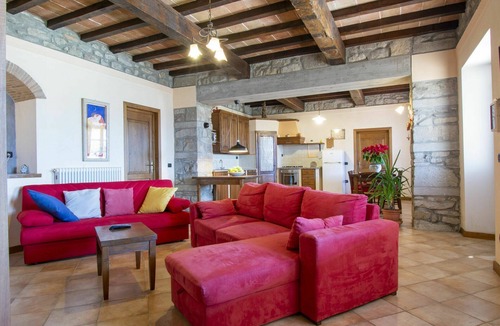 Caprignana Villa | Stunning villa for 8 guests with WIFI, private pool, TV and patio