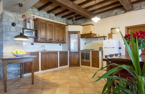 Caprignana Villa | Stunning villa for 8 guests with WIFI, private pool, TV and patio