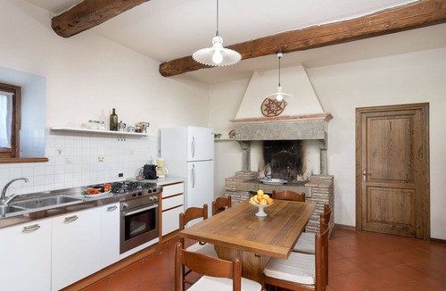 Subbiano Villa | Stunning villa with WIFI, private pool, hot tub, A/C, TV, patio, panoramic view, close to Arezzo